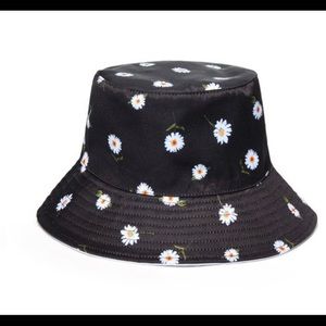 *NWT* Alice + Olivia Reversible Stacy Bucket Hat